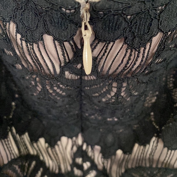 Jessica Howard Black Lace Overlay w/ Tan Lining Sheath Cocktail Dress Size 22W - Picture 8 of 8